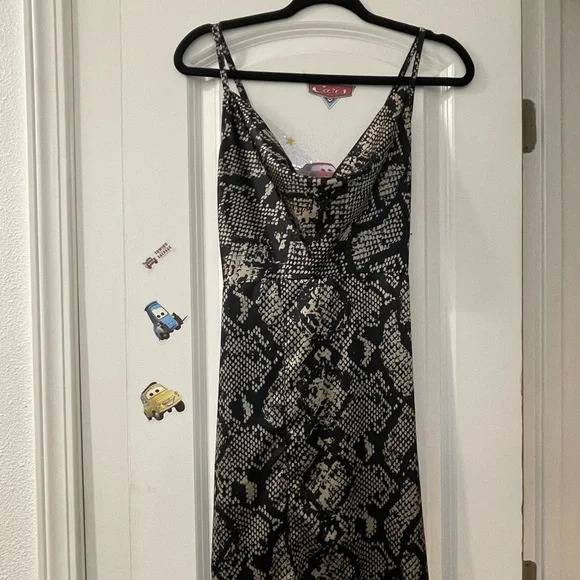 Missguided gray snake print satin cowl midi dress - Picture 2 of 8